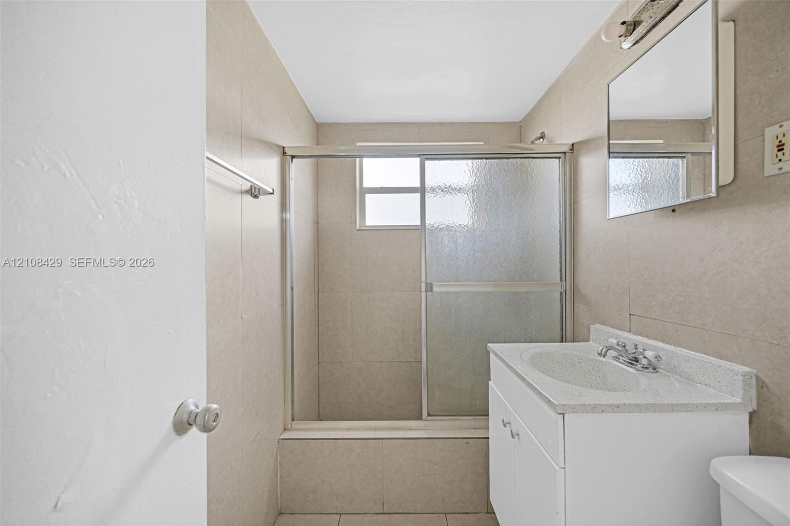  /  4064 sq. ft. $ 2026-10-17 0 foto