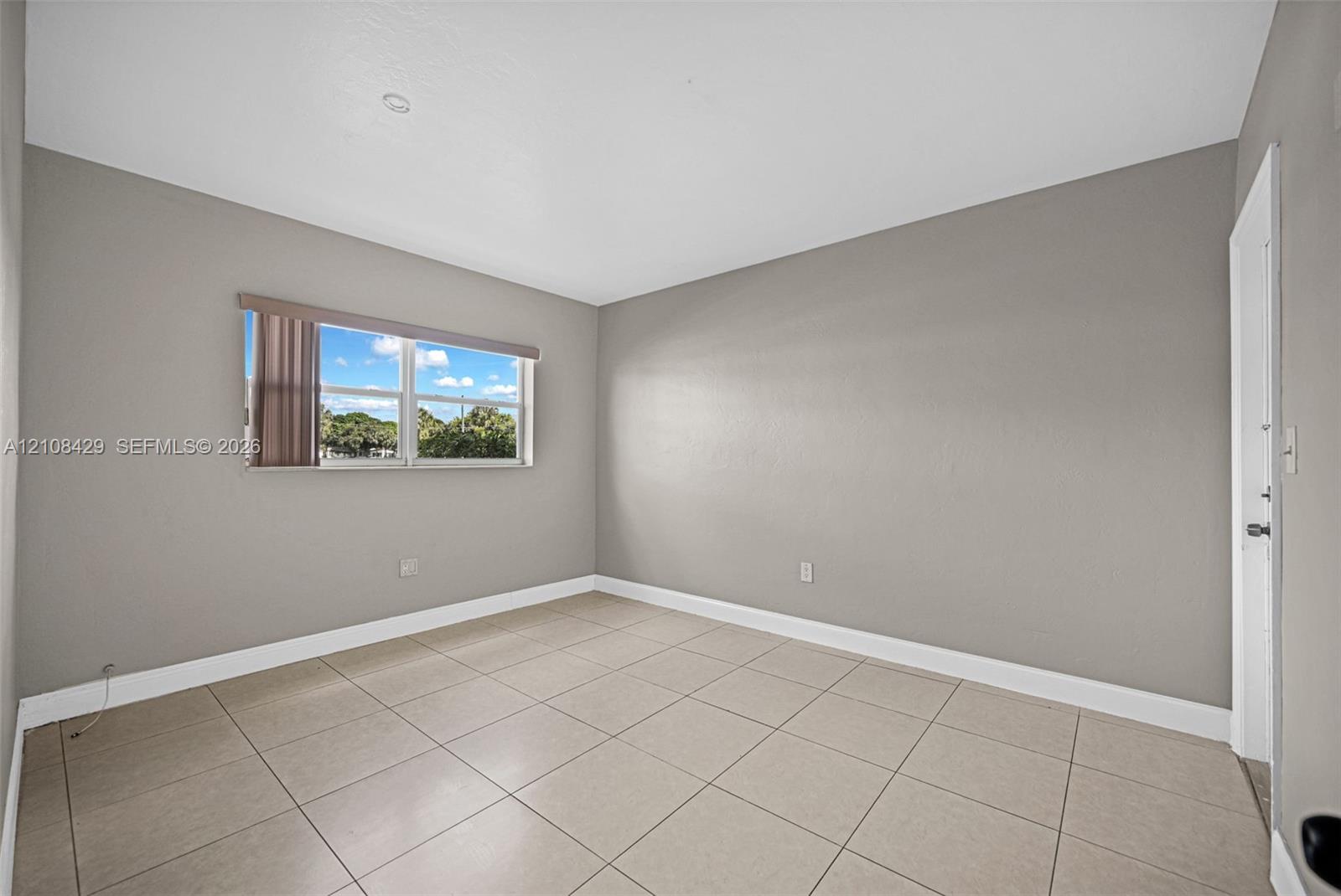   /  4064 sq. ft. $ 2026-10-17 0 foto