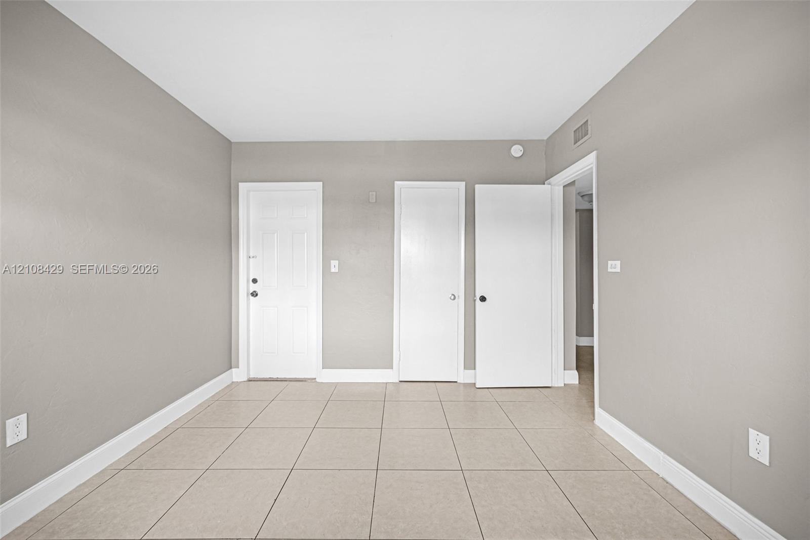  /  4064 sq. ft. $ 2026-10-17 0 foto