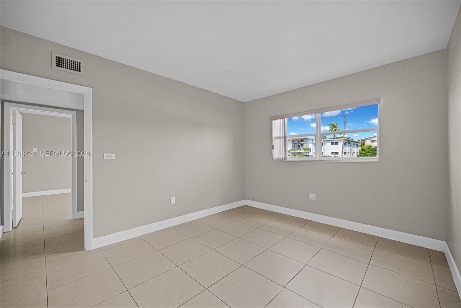   /  4064 sq. ft. $ 2026-10-17 0 foto