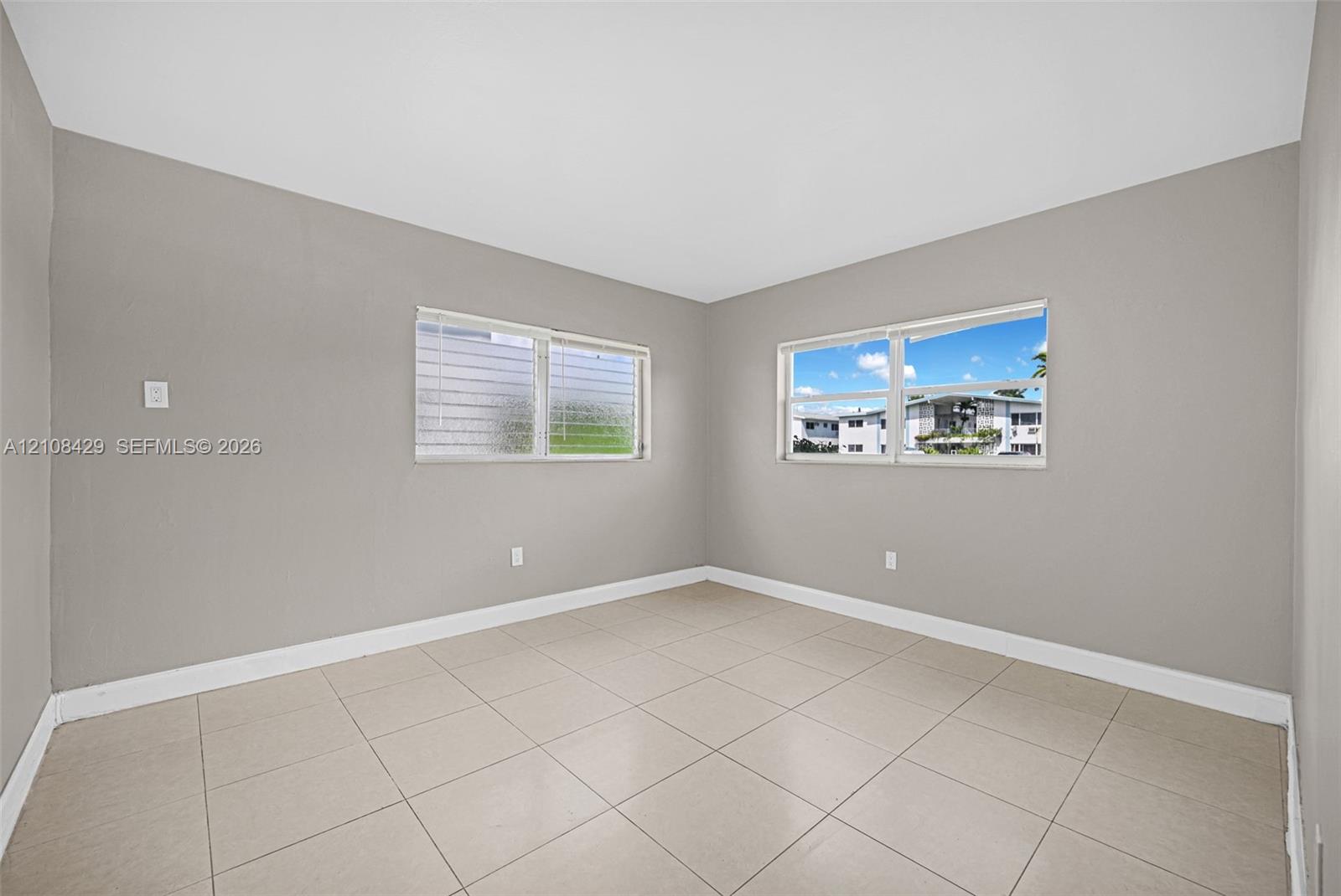   /  4064 sq. ft. $ 2026-10-17 0 foto