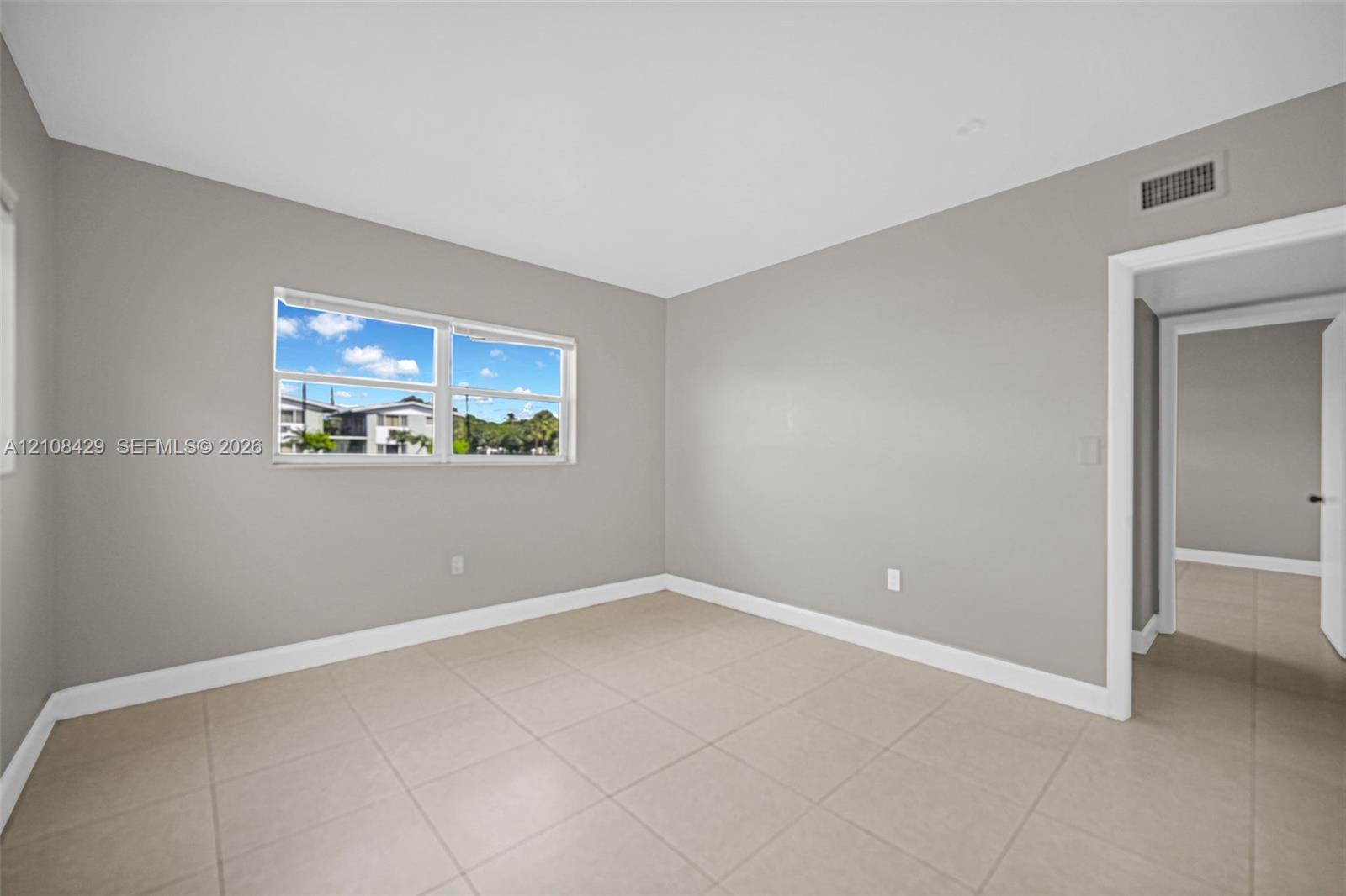   /  4064 sq. ft. $ 2026-10-17 0 foto