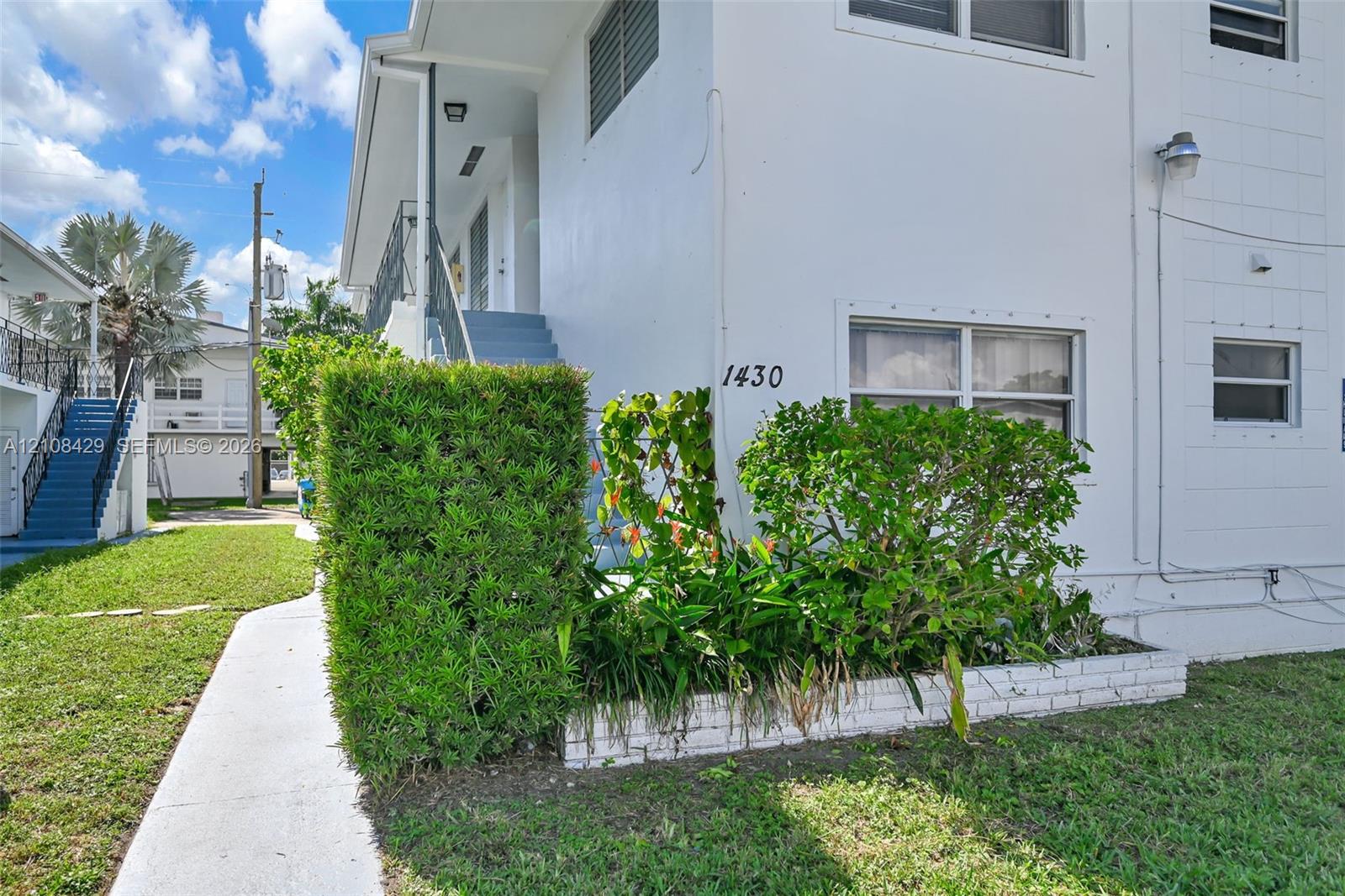   /  4064 sq. ft. $ 2026-10-17 0 foto