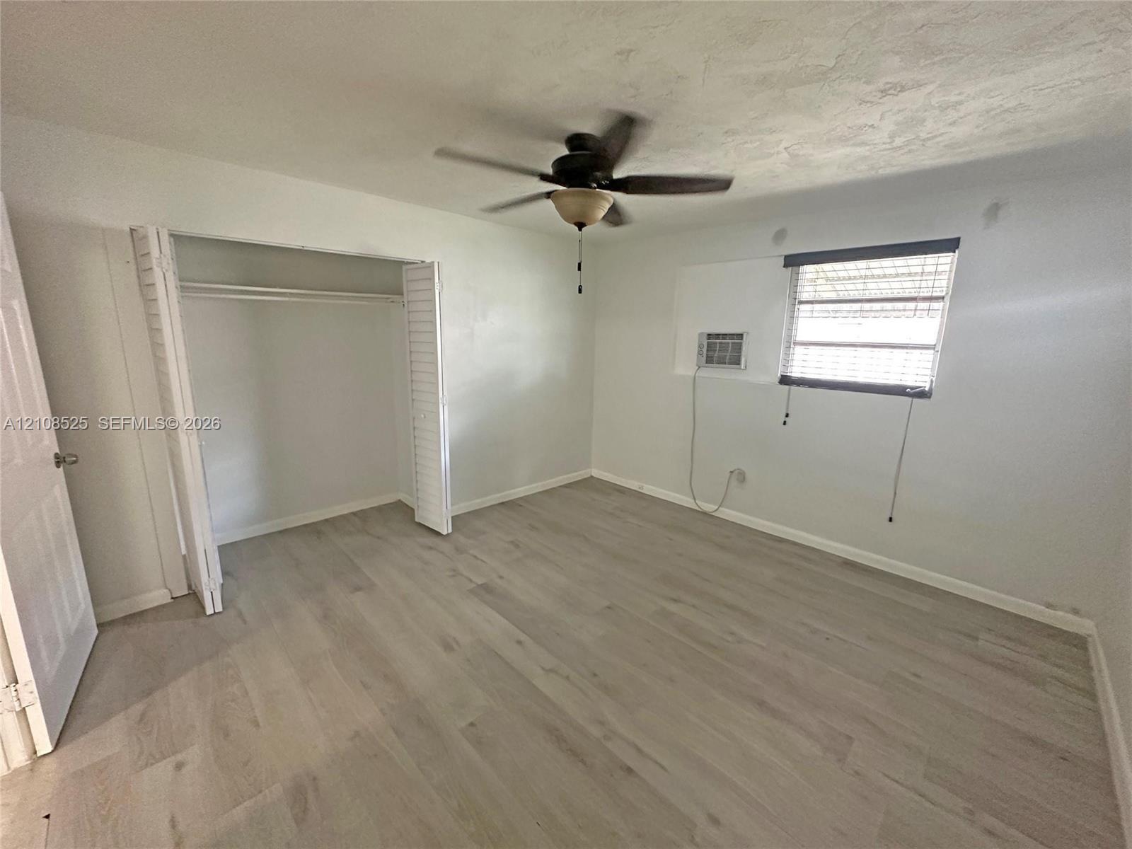   /  1400 sq. ft. $ 2026-10-18 0 foto