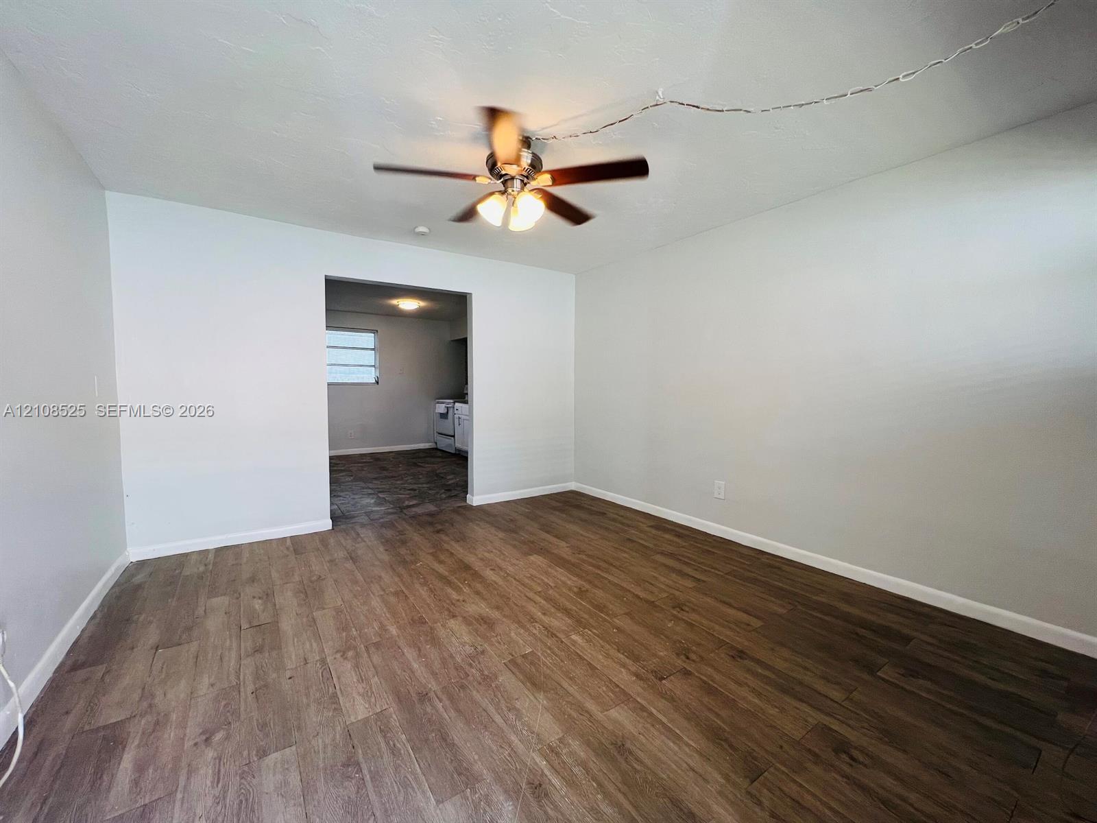   /  1400 sq. ft. $ 2026-10-18 0 foto