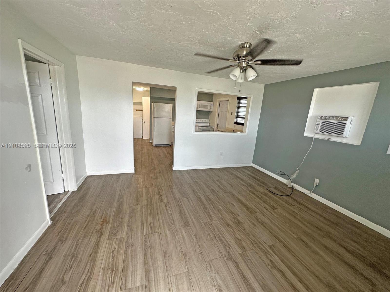   /  1400 sq. ft. $ 2026-10-18 0 foto