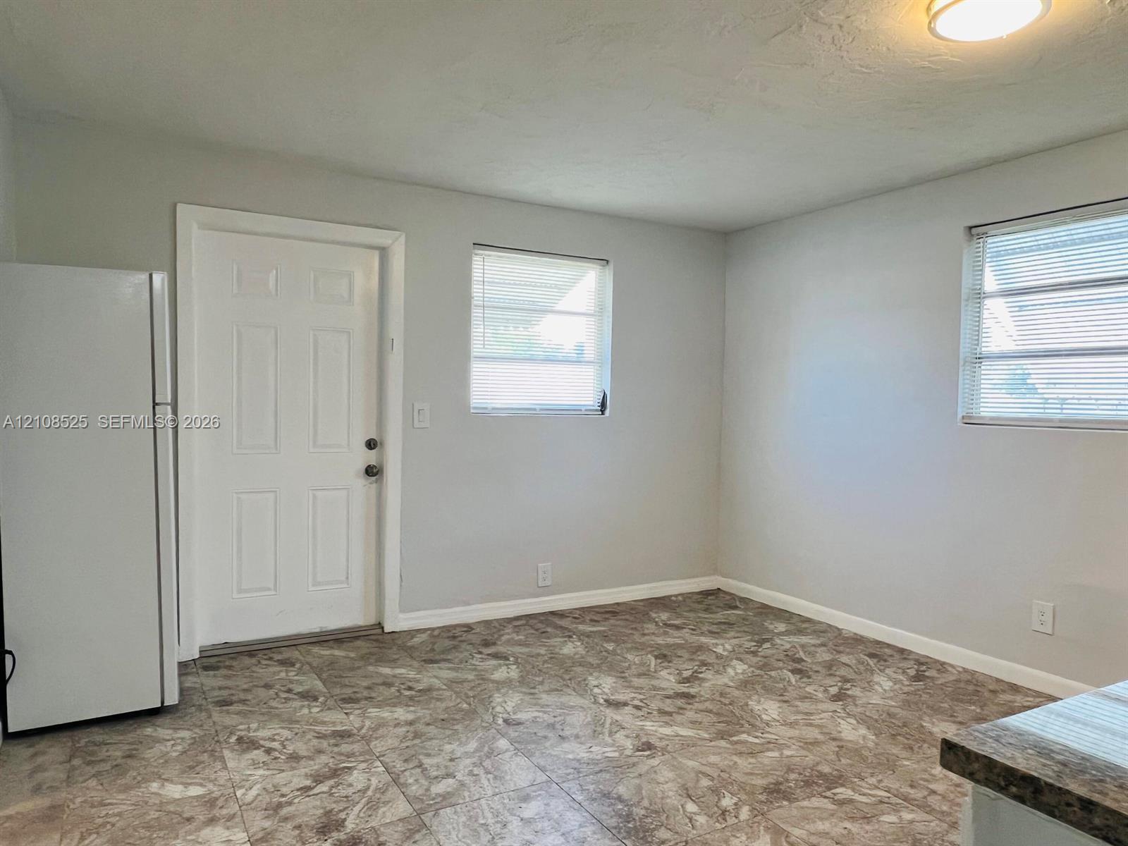   /  1400 sq. ft. $ 2026-10-18 0 foto