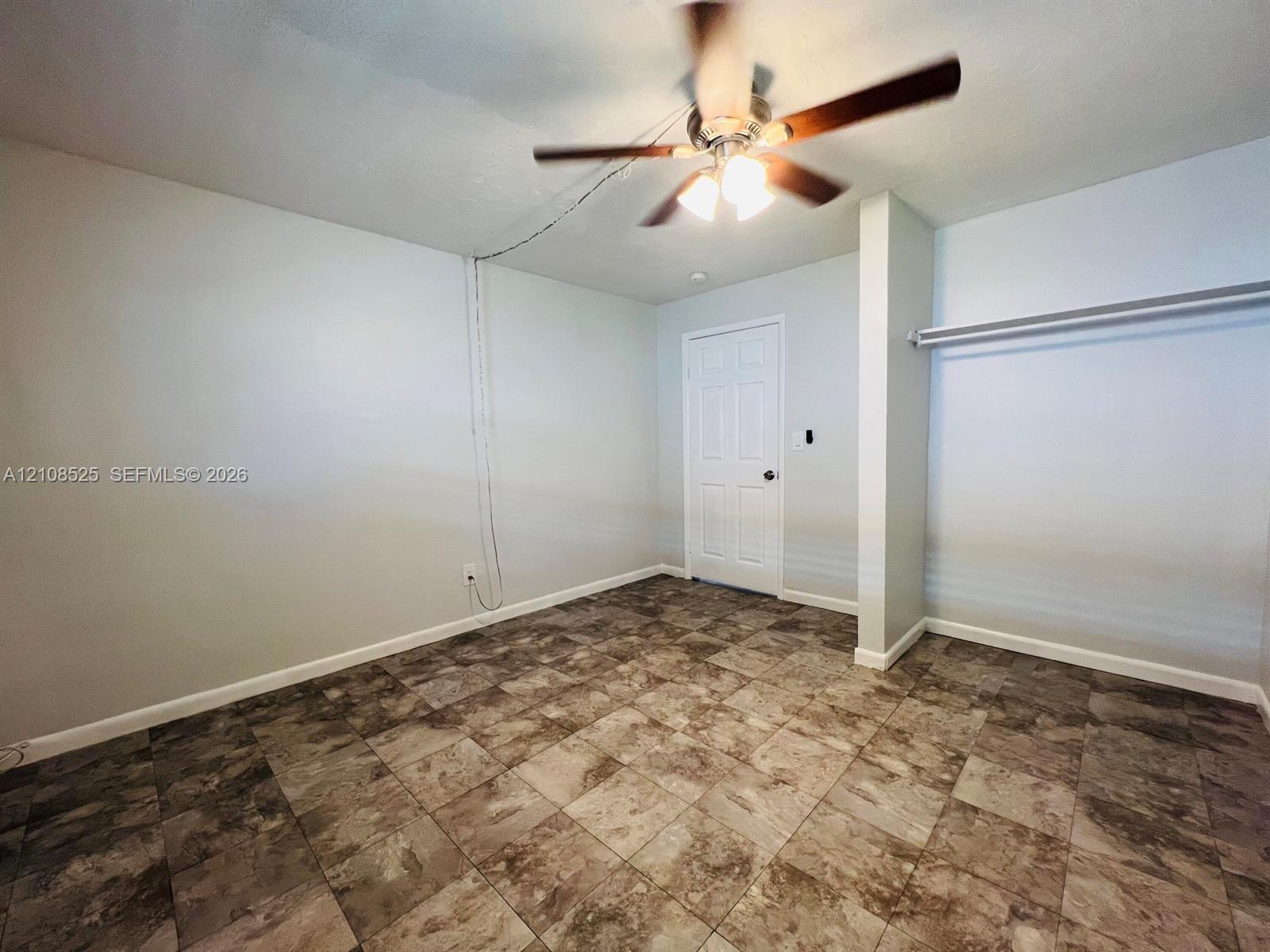   /  1400 sq. ft. $ 2026-10-18 0 foto