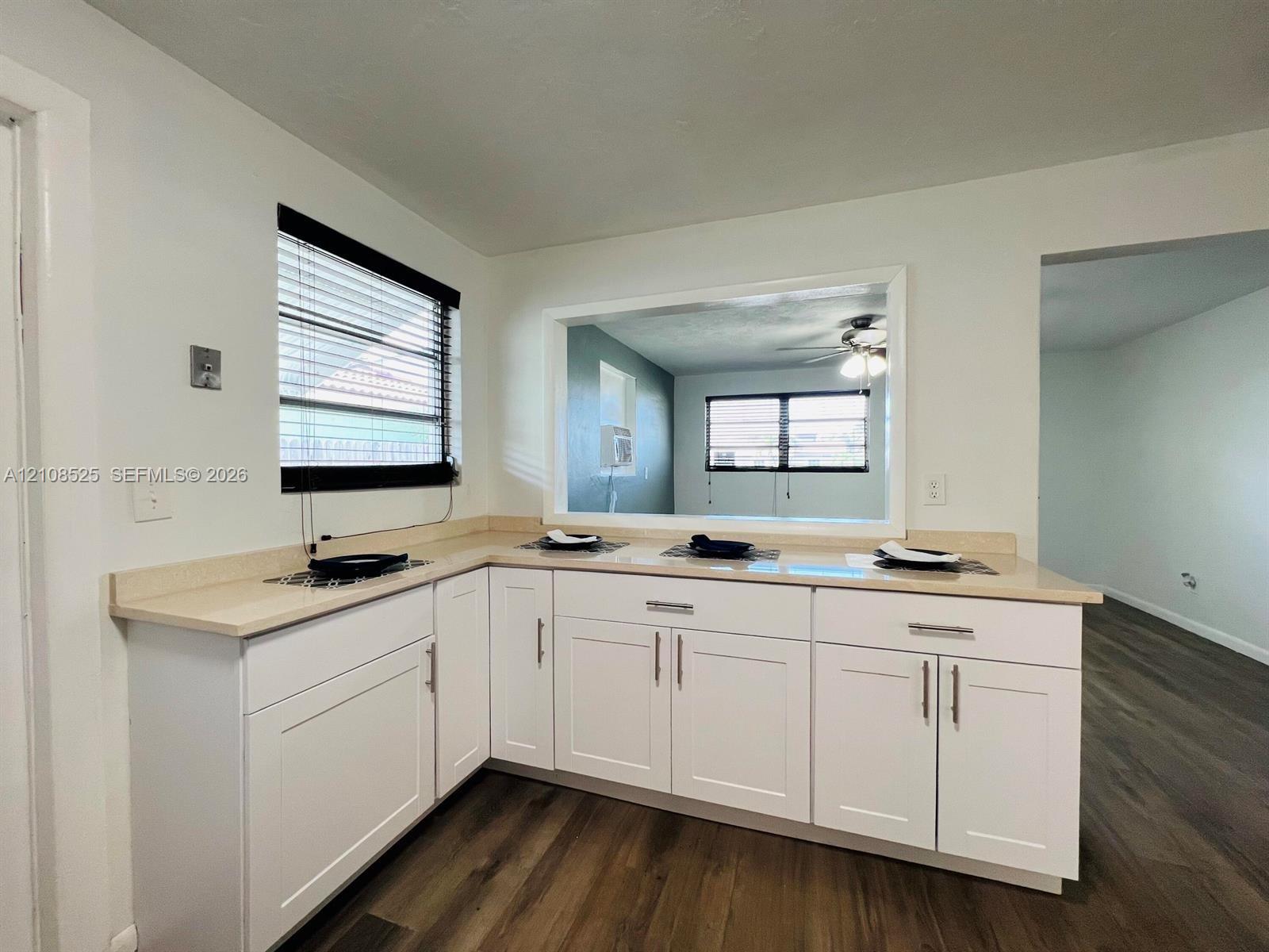   /  1400 sq. ft. $ 2026-10-18 0 foto