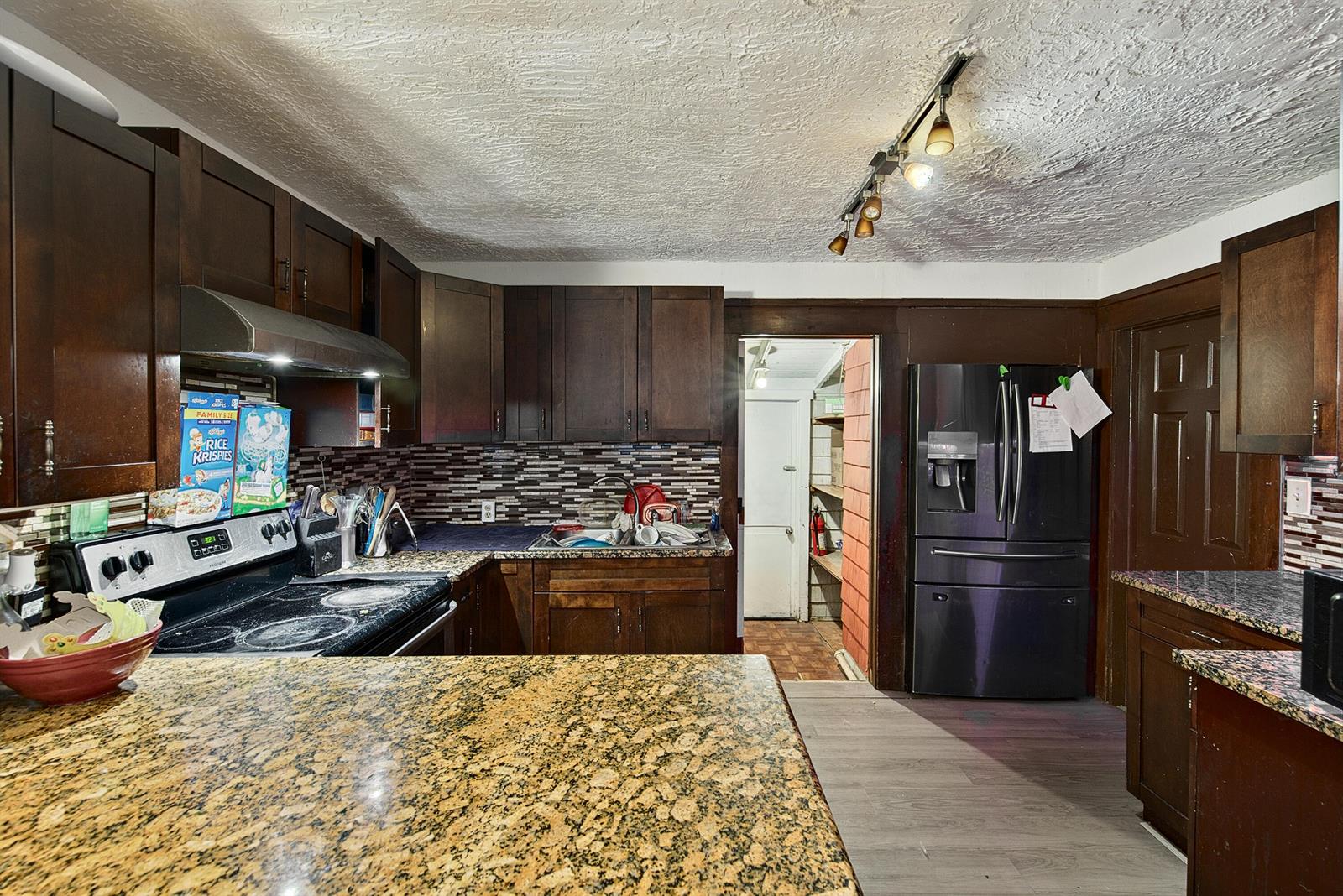 See details A-B / 0 2592 sq. ft. $ 2026-10-19 0 Photo