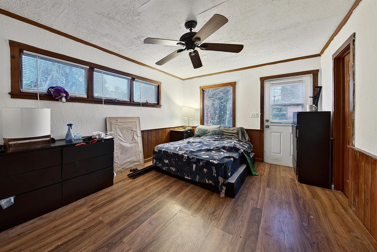 See details A-B / 0 2592 sq. ft. $ 2026-10-19 0 Photo