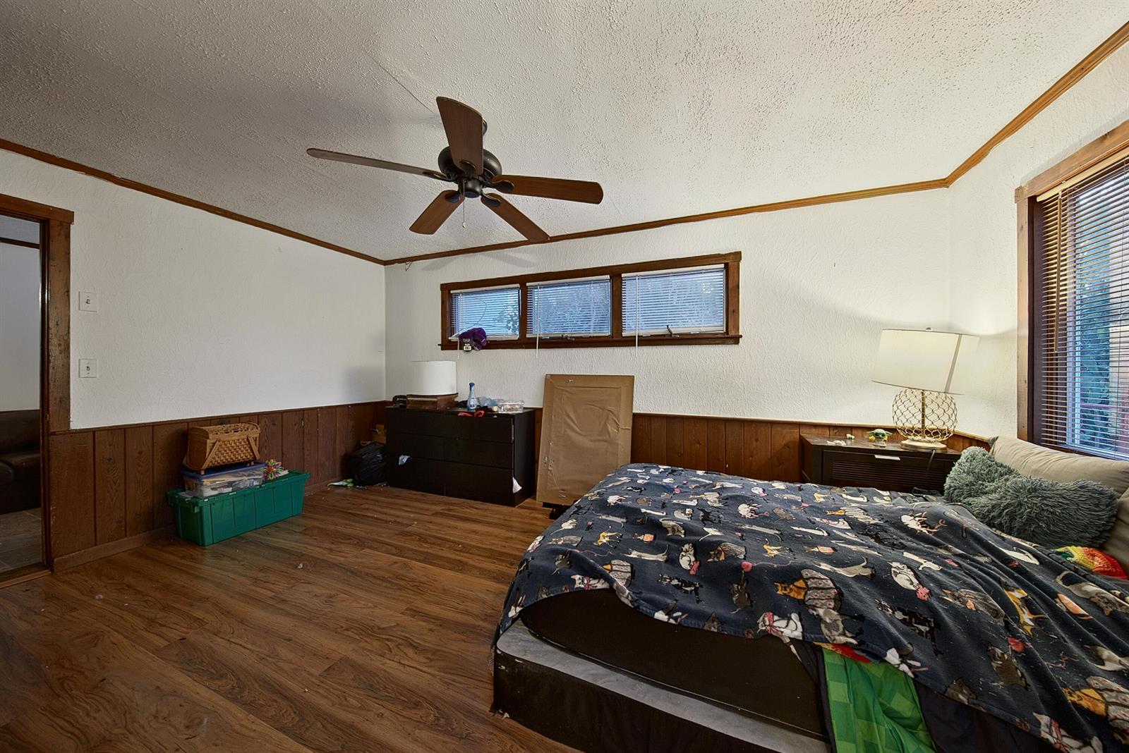 See details A-B / 0 2592 sq. ft. $ 2026-10-19 0 Photo