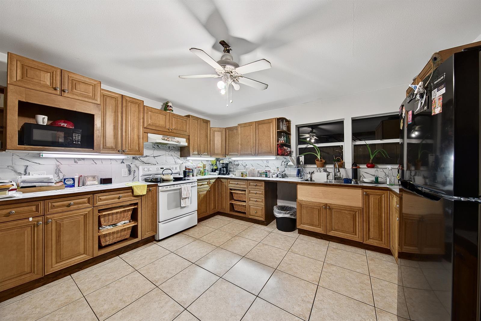 See details A-B / 0 2592 sq. ft. $ 2026-10-19 0 Photo