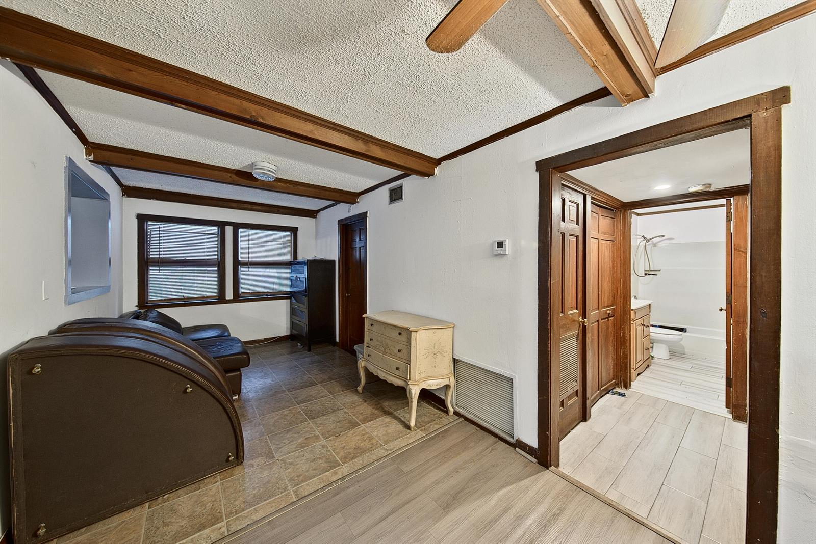 See details A-B / 0 2592 sq. ft. $ 2026-10-19 0 Photo