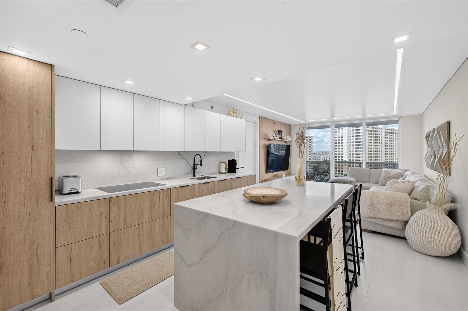 806 11 / 1 1086 sq. ft. $ 2026-10-19 0 foto