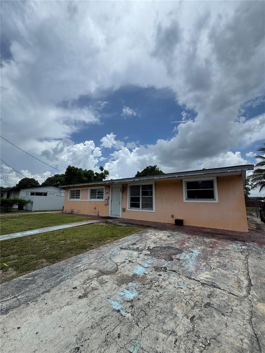 17210 3 / 1 1274 sq. ft. $ 2026-10-19 0 foto