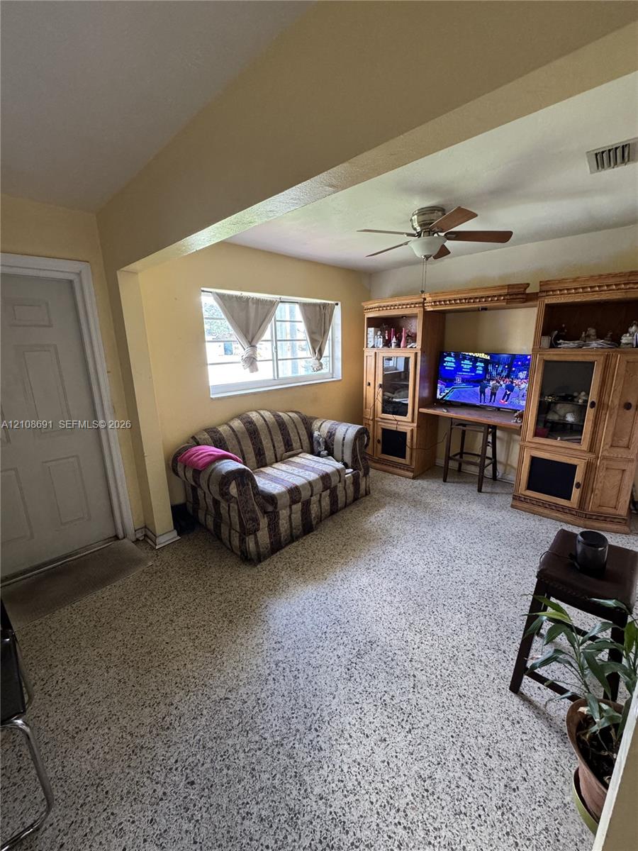 17210 3 / 1 1274 sq. ft. $ 2026-10-19 0 foto