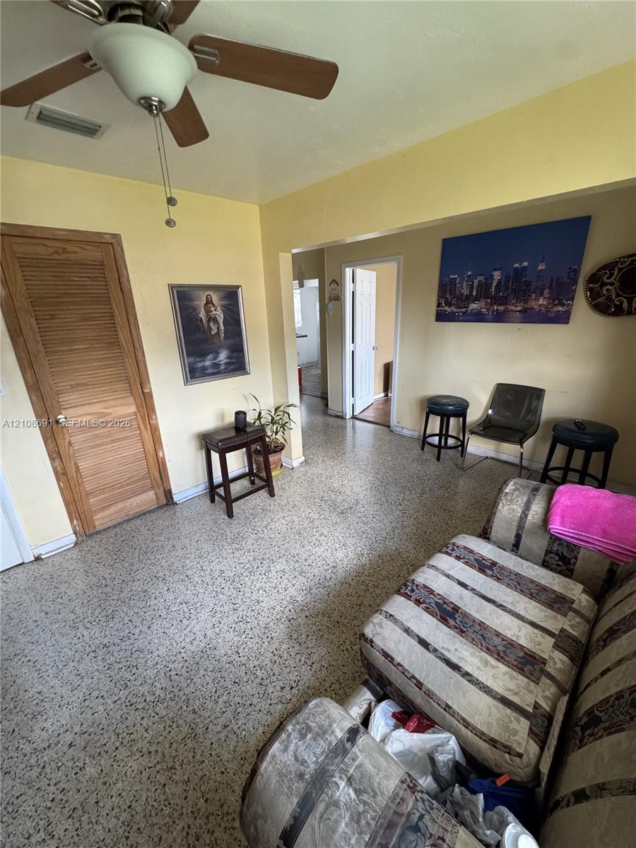 17210 3 / 1 1274 sq. ft. $ 2026-10-19 0 foto