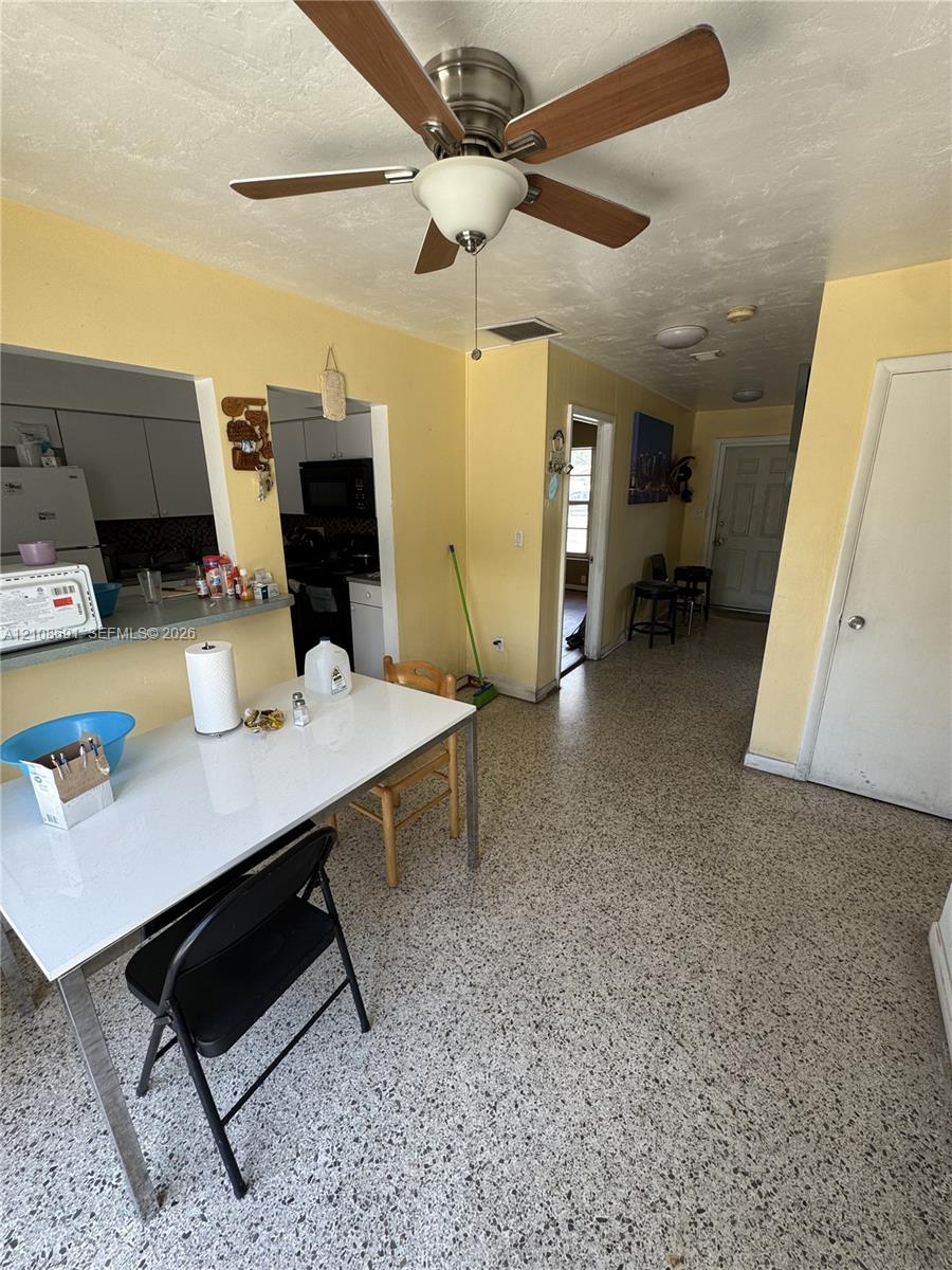 17210 3 / 1 1274 sq. ft. $ 2026-10-19 0 foto