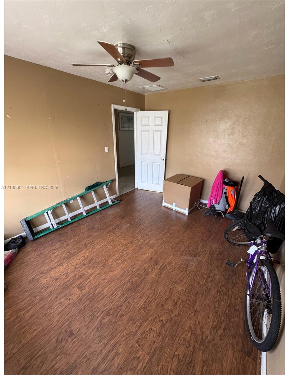 17210 3 / 1 1274 sq. ft. $ 2026-10-19 0 foto