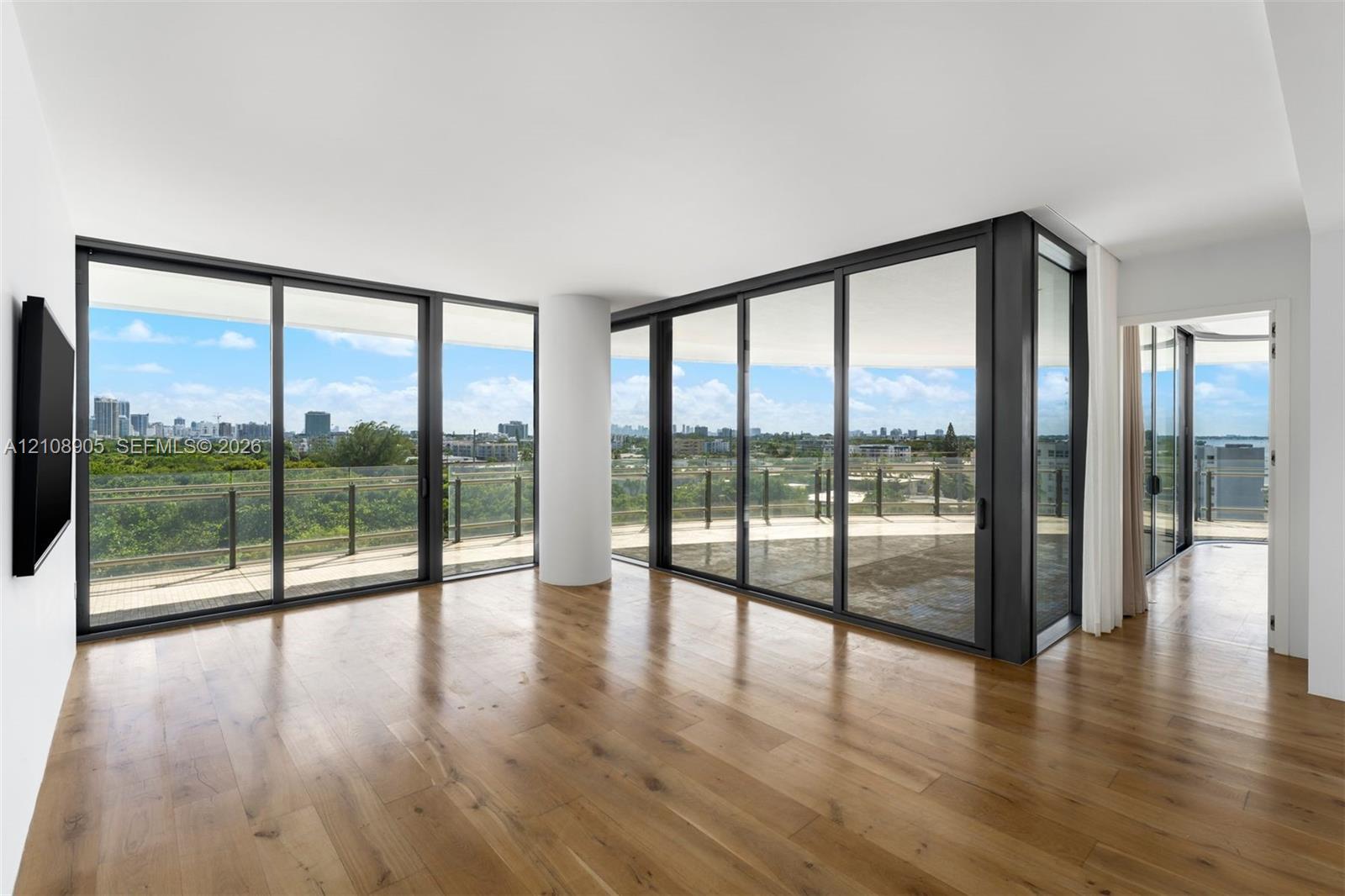 606 2 / 3 1602 sq. ft. $ 2026-10-19 0 foto