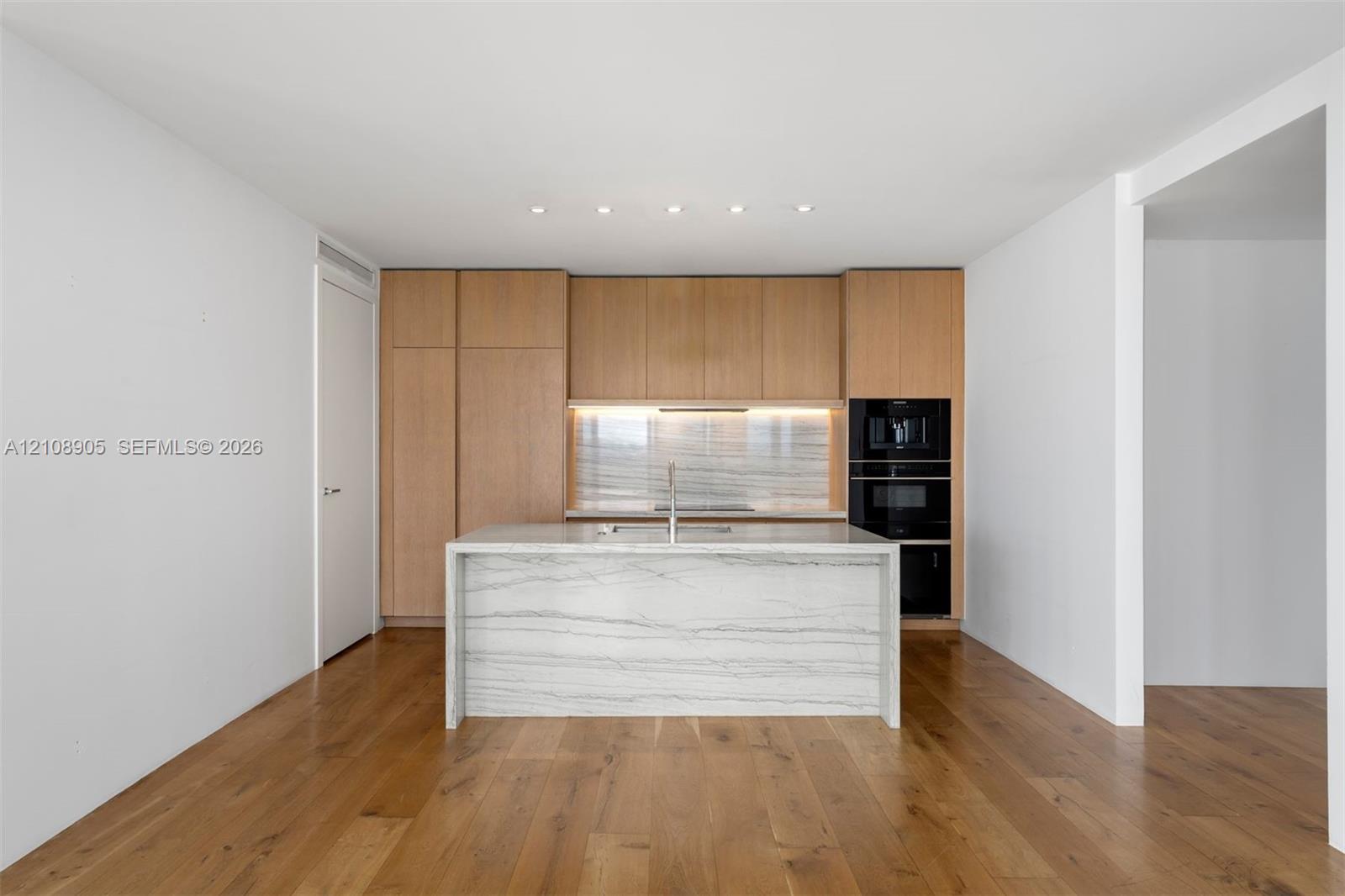 606 2 / 3 1602 sq. ft. $ 2026-10-19 0 foto