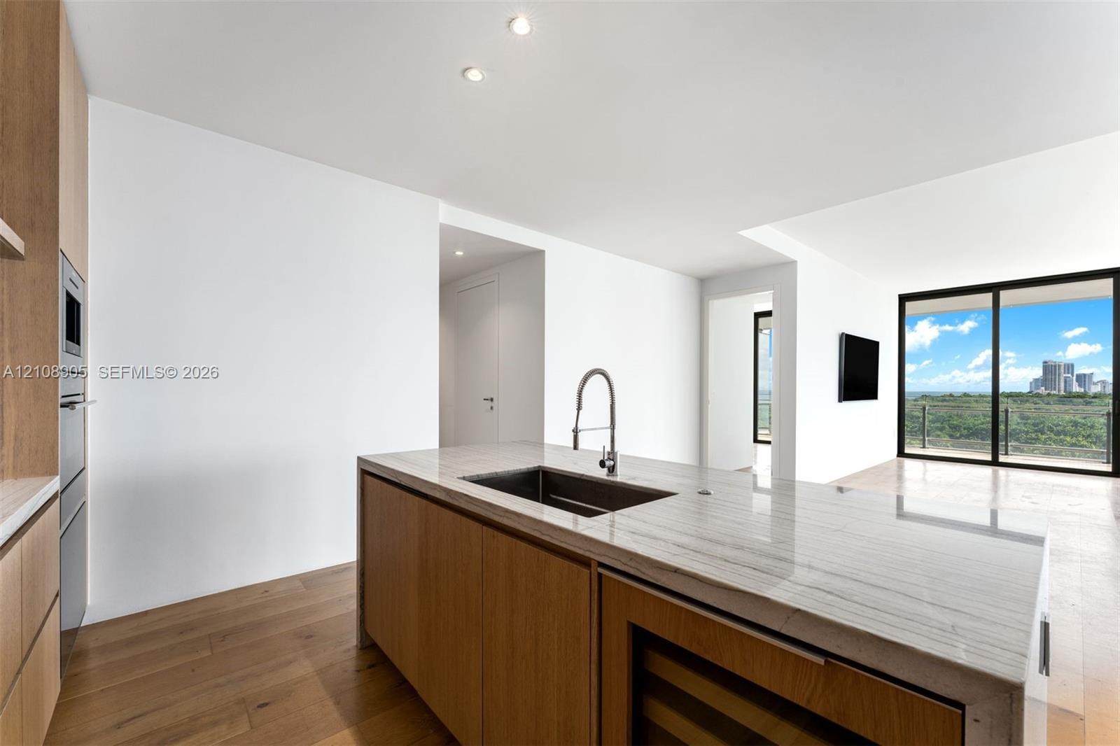 606 2 / 3 1602 sq. ft. $ 2026-10-19 0 foto
