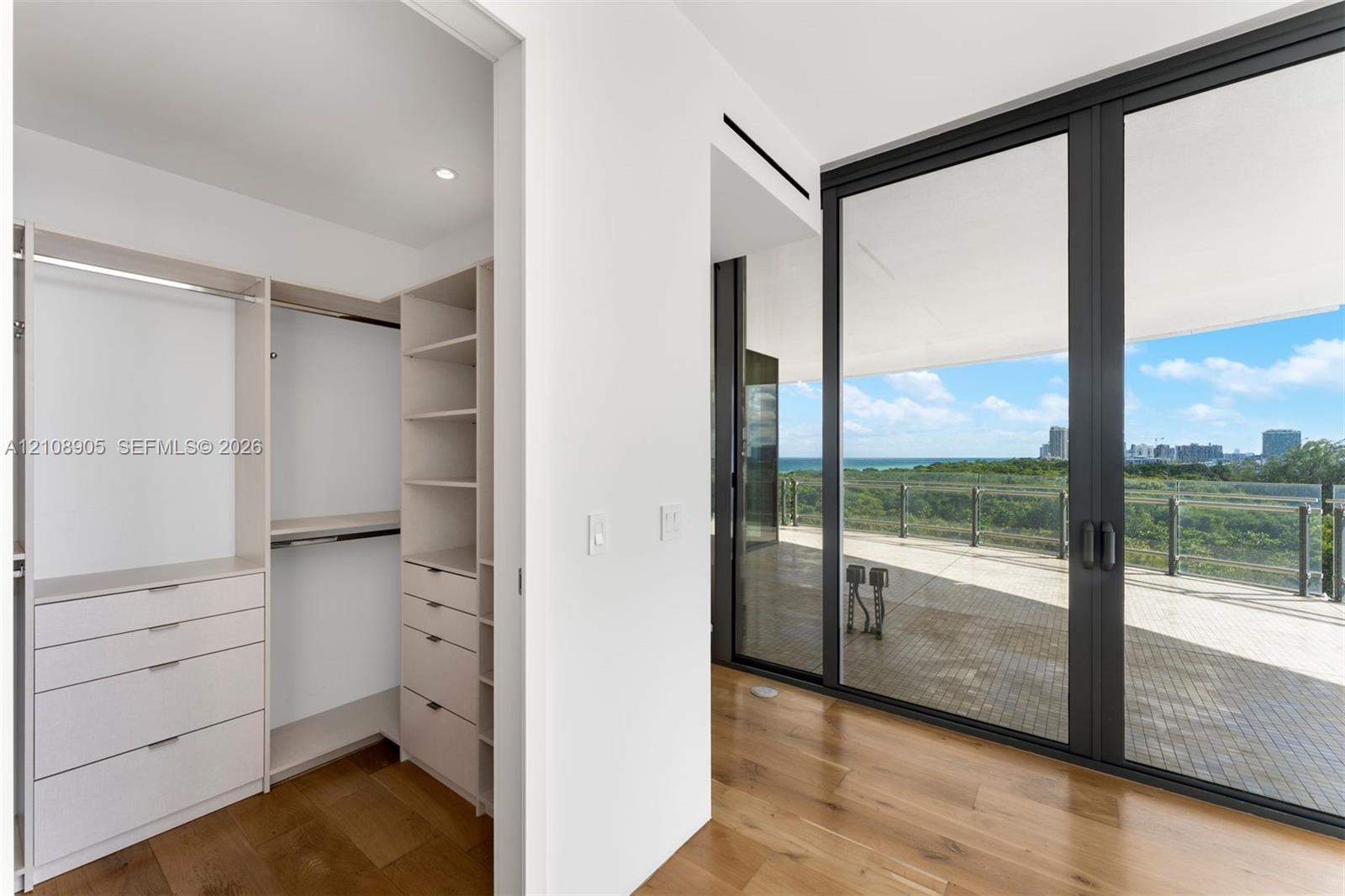 606 2 / 3 1602 sq. ft. $ 2026-10-19 0 foto
