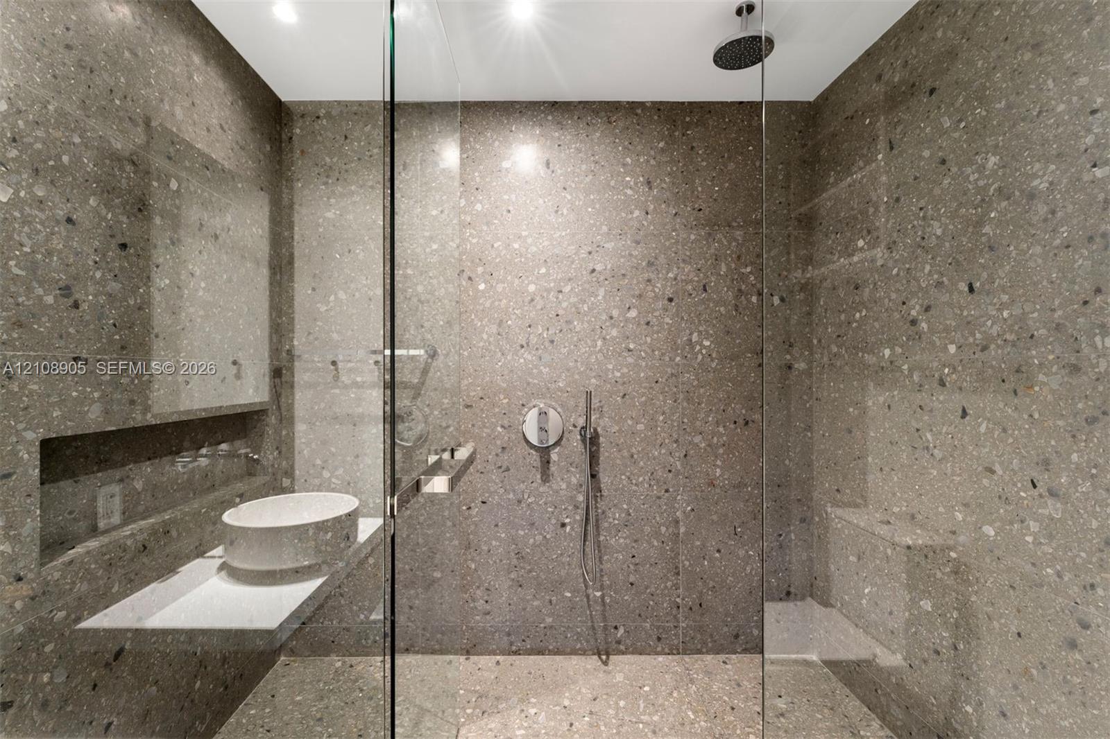 606 2 / 3 1602 sq. ft. $ 2026-10-19 0 foto