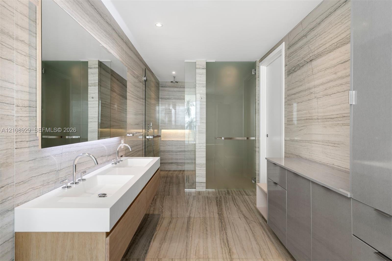 See details 606 2 / 3 1602 sq. ft. $ 2026-10-19 0 Photo