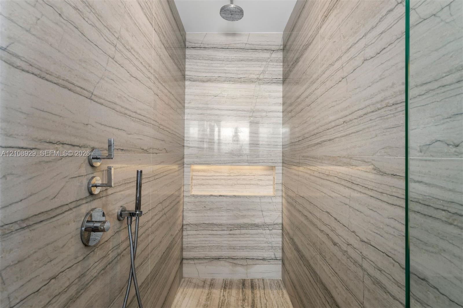 See details 606 2 / 3 1602 sq. ft. $ 2026-10-19 0 Photo