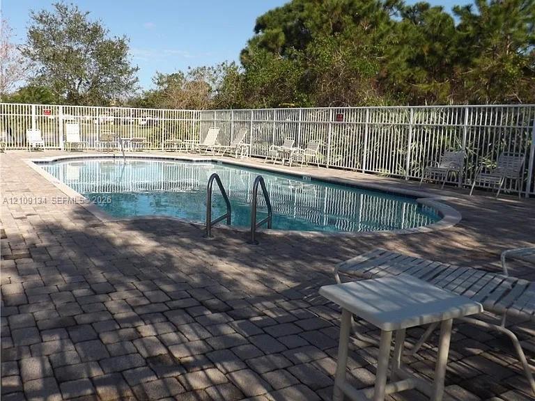Ver detalles 2529 3 / 3 1698 sq. ft. $ 2026-10-19 0 foto