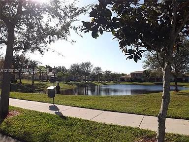 Ver detalles 2529 3 / 3 1698 sq. ft. $ 2026-10-19 0 foto