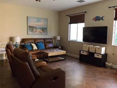 Ver detalles 2529 3 / 3 1698 sq. ft. $ 2026-10-19 0 foto