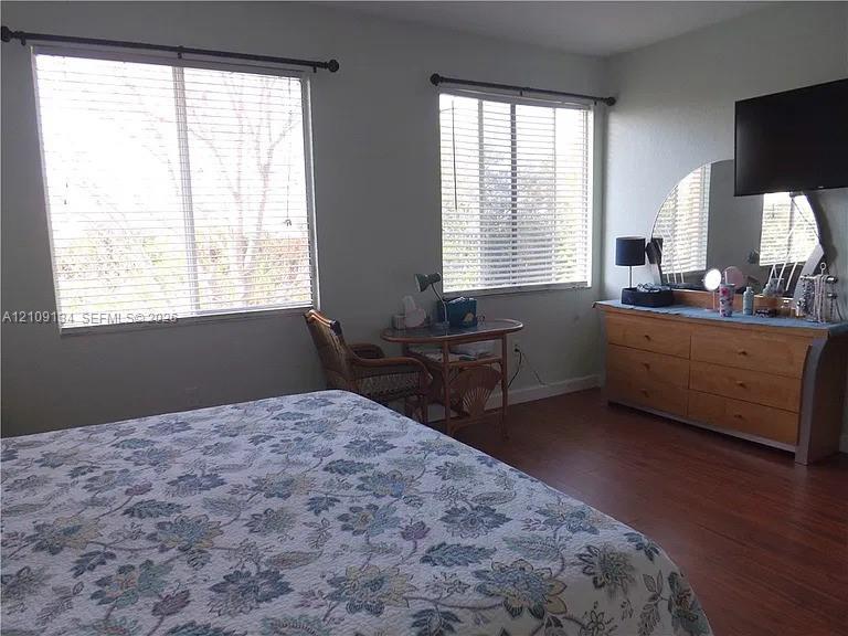 Ver detalles 2529 3 / 3 1698 sq. ft. $ 2026-10-19 0 foto