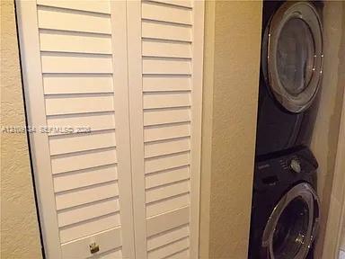 Ver detalles 2529 3 / 3 1698 sq. ft. $ 2026-10-19 0 foto