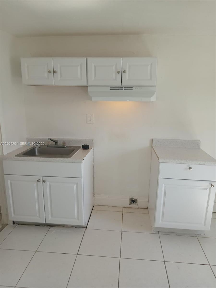   /  1600 sq. ft. $ 2026-10-19 0 foto