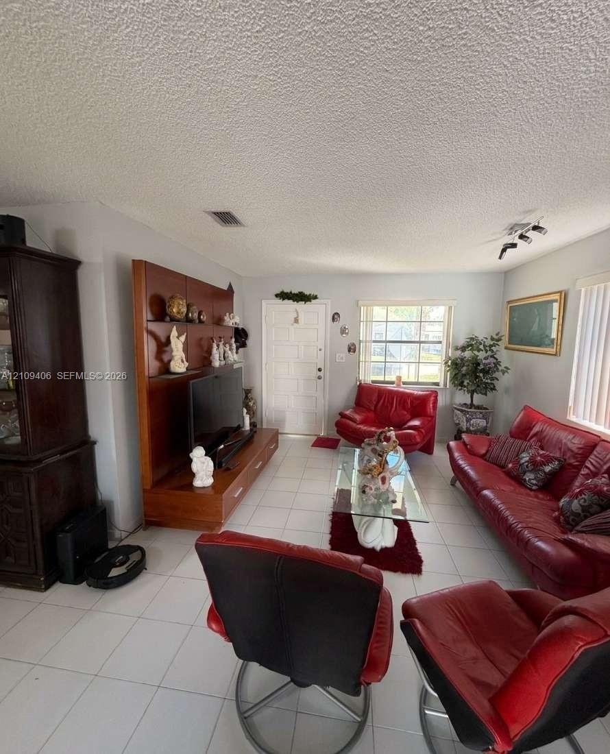 Ver detalles / 3190 sq. ft. $ 2026-10-19 0 foto