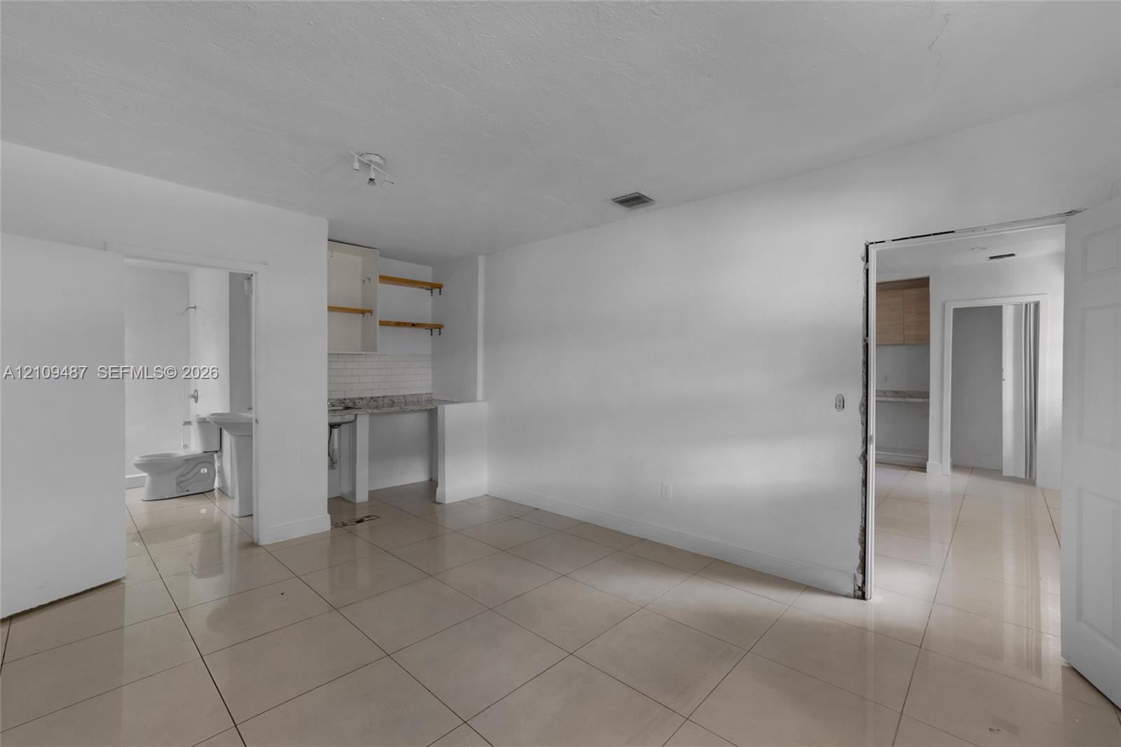   /  1419 sq. ft. $ 2026-10-20 0 foto