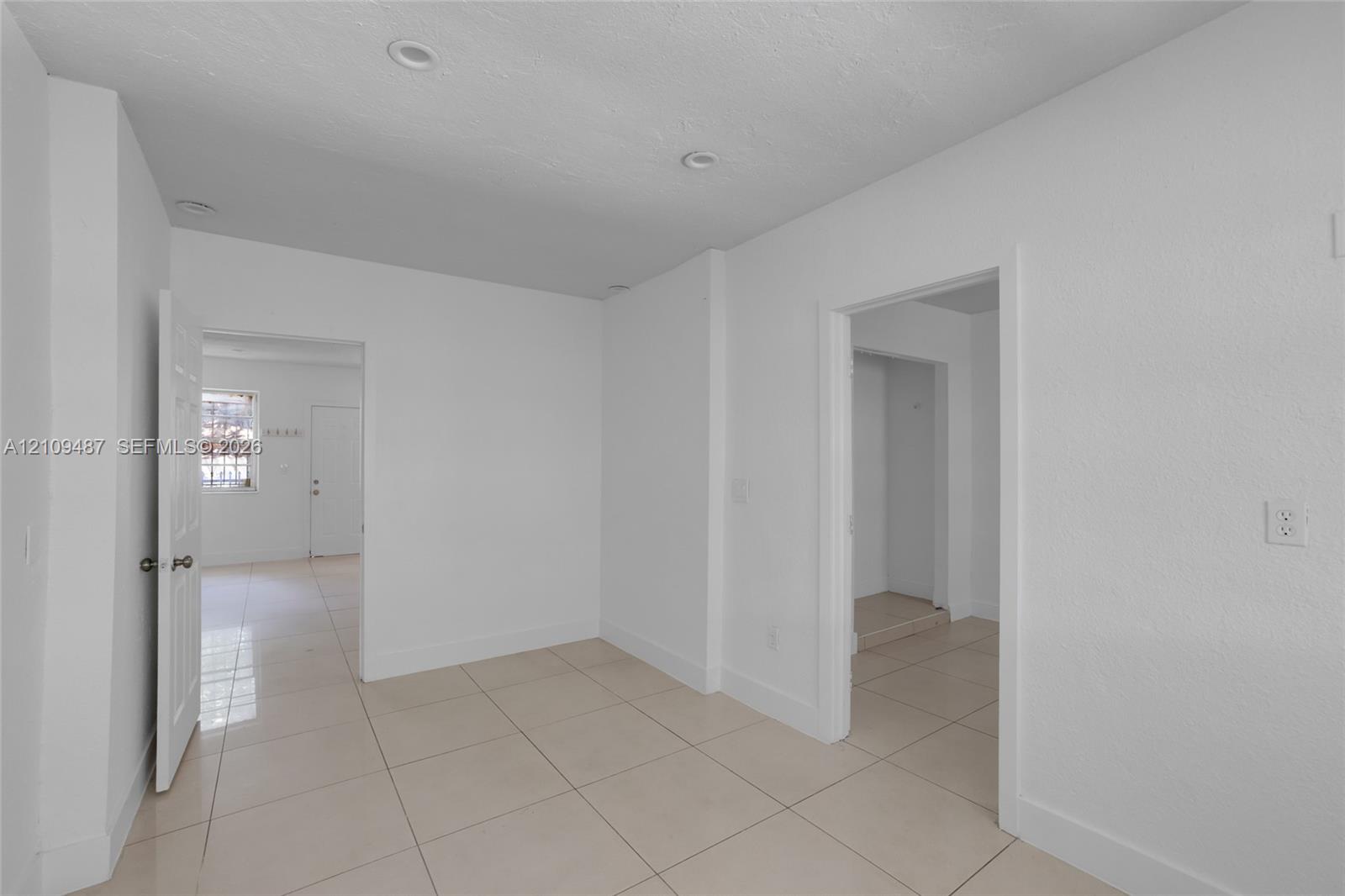   /  1419 sq. ft. $ 2026-10-20 0 foto