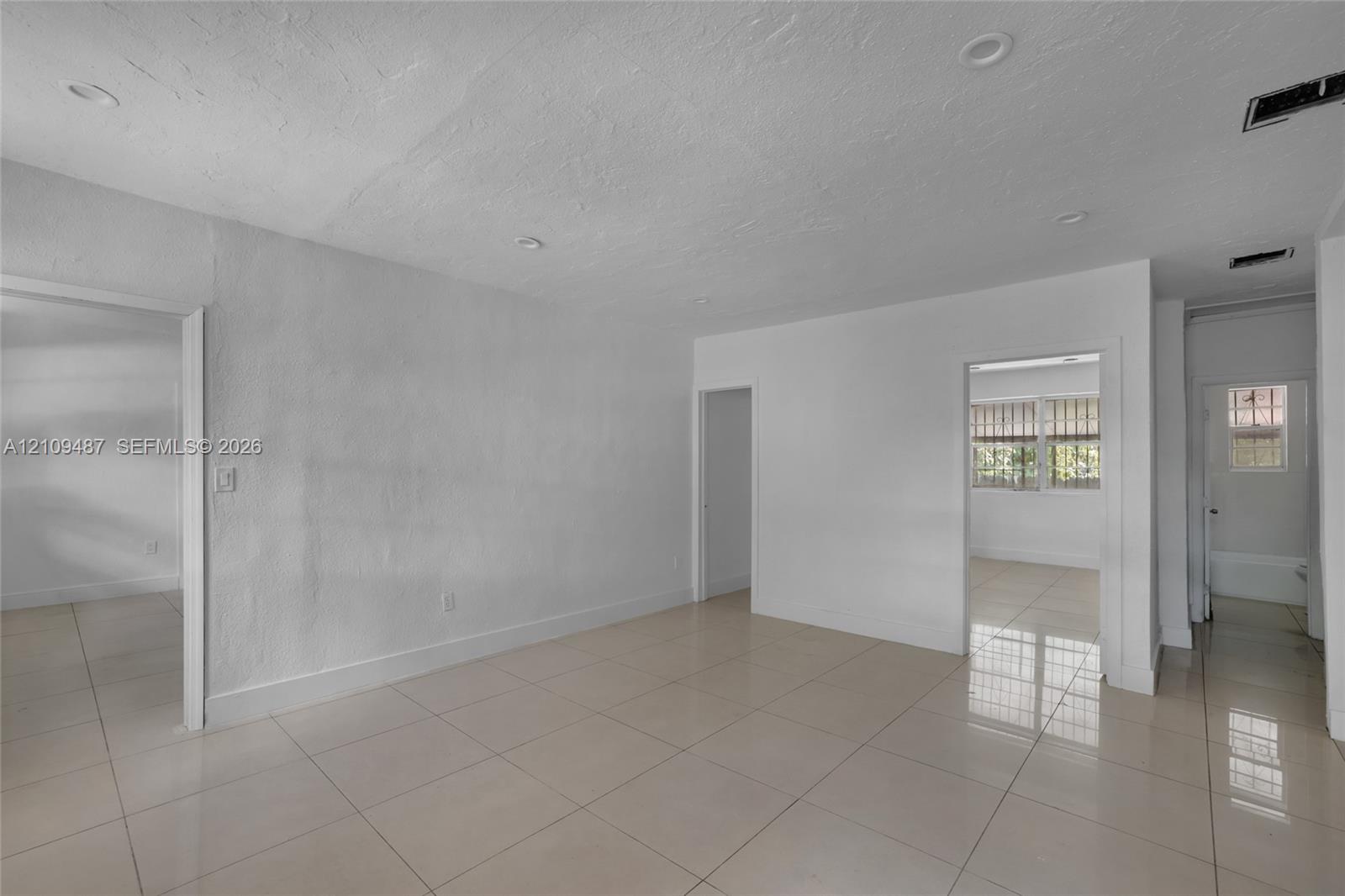   /  1419 sq. ft. $ 2026-10-20 0 foto