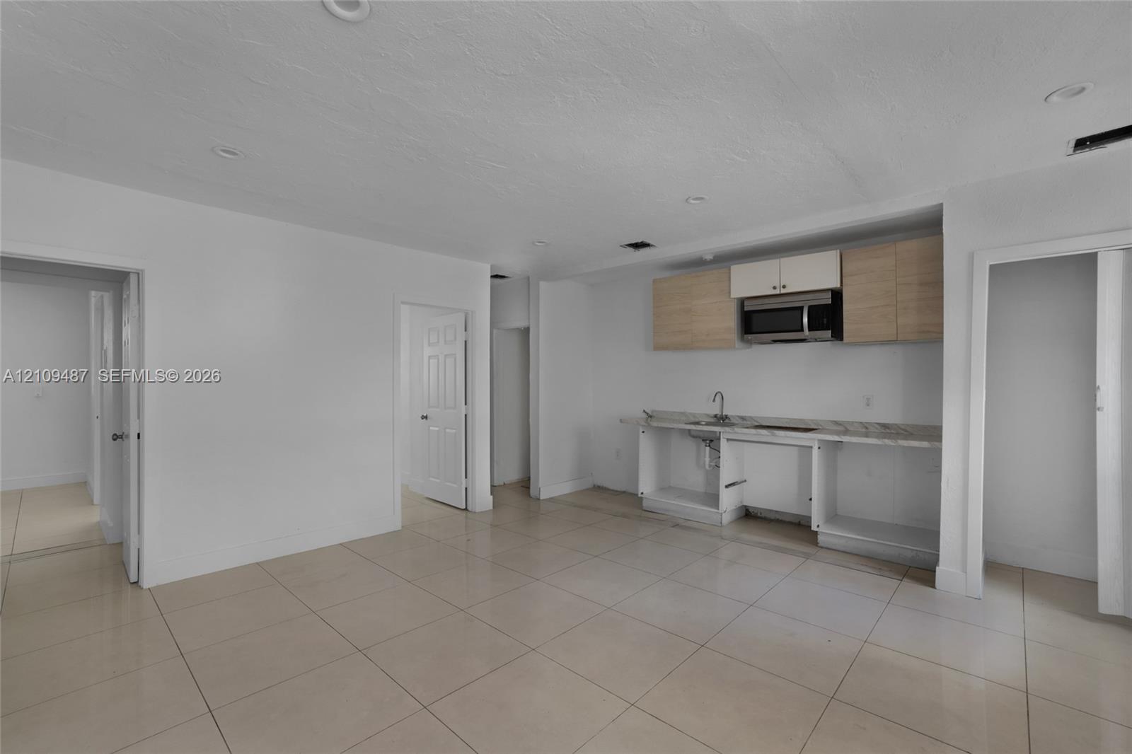  /  1419 sq. ft. $ 2026-10-20 0 foto