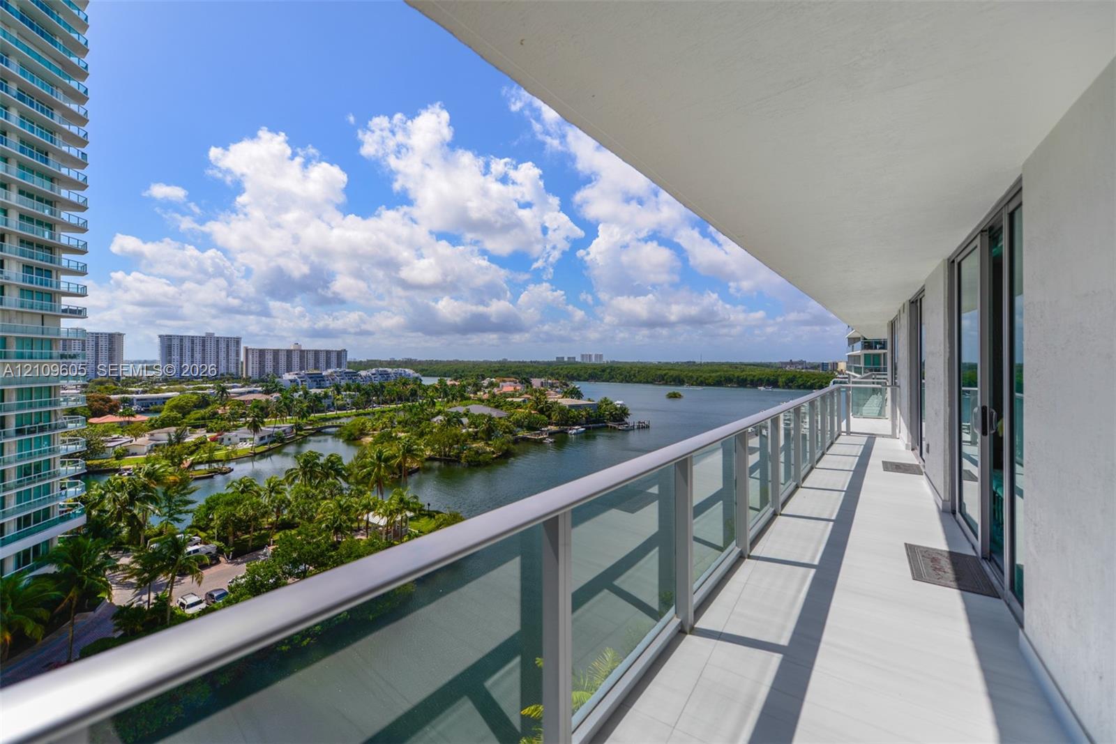 Ver detalles 4-906 2 / 3 1524 sq. ft. $ 2026-10-20 0 foto