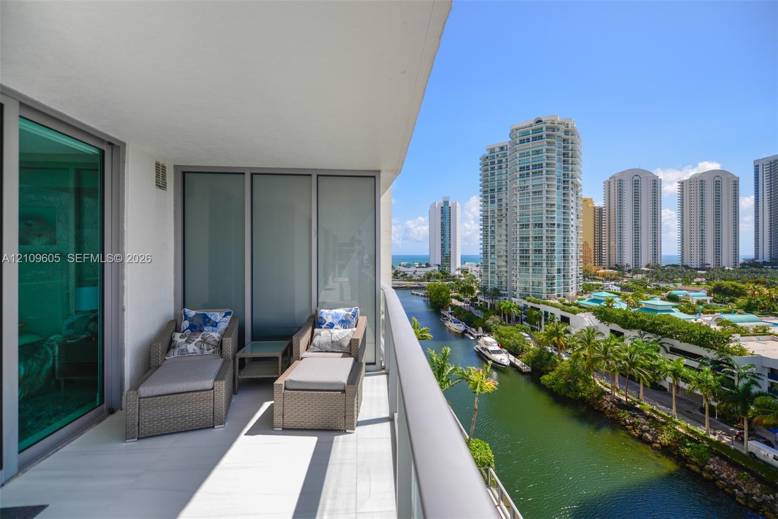 Ver detalles 4-906 2 / 3 1524 sq. ft. $ 2026-10-20 0 foto
