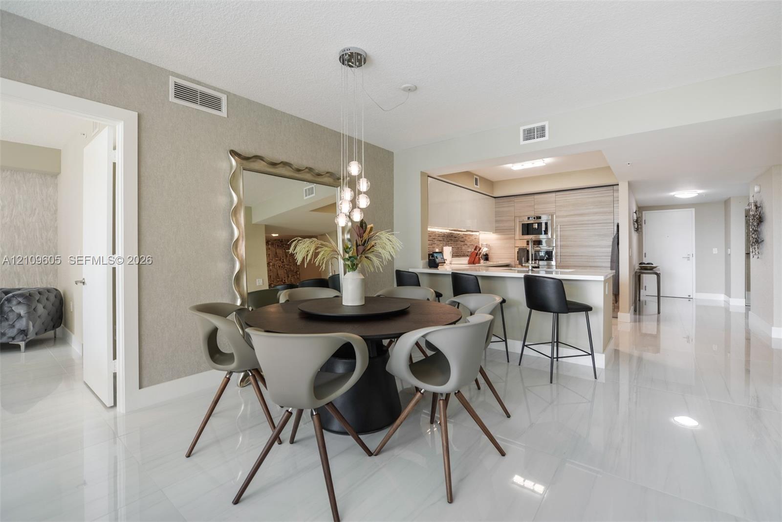 Ver detalles 4-906 2 / 3 1524 sq. ft. $ 2026-10-20 0 foto