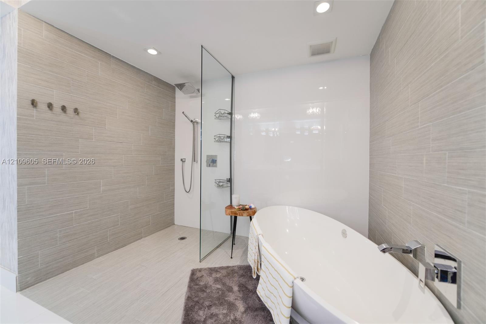 Ver detalles 4-906 2 / 3 1524 sq. ft. $ 2026-10-20 0 foto