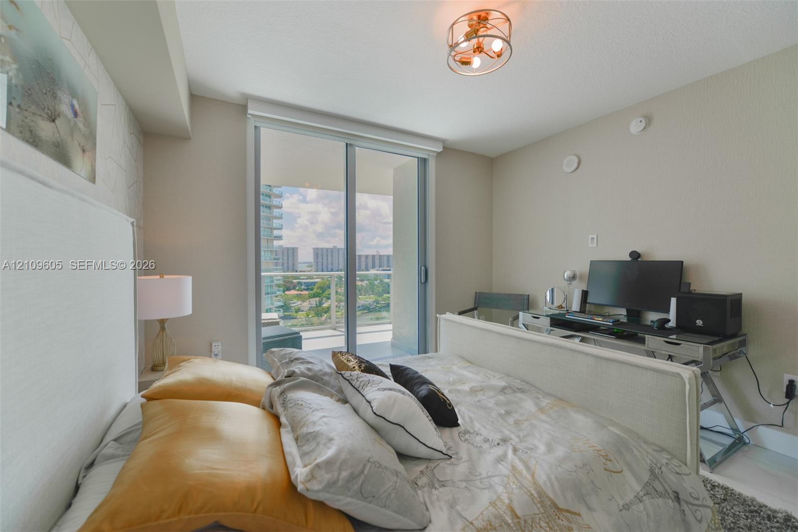 Ver detalles 4-906 2 / 3 1524 sq. ft. $ 2026-10-20 0 foto