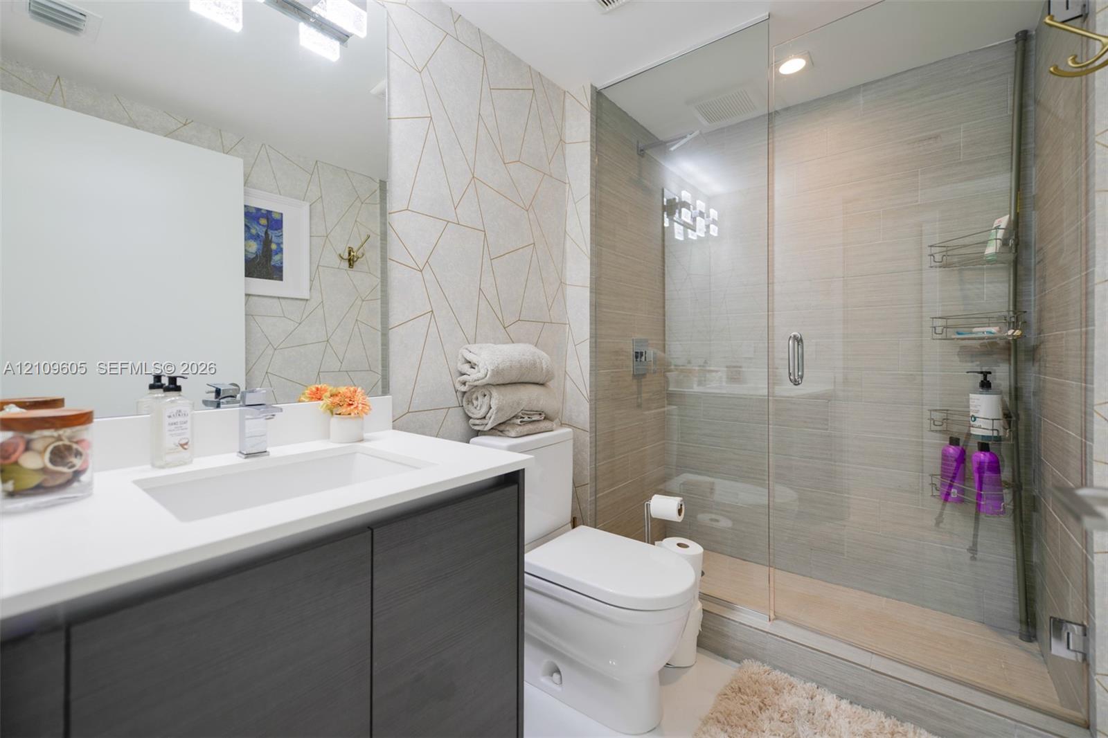 Ver detalles 4-906 2 / 3 1524 sq. ft. $ 2026-10-20 0 foto