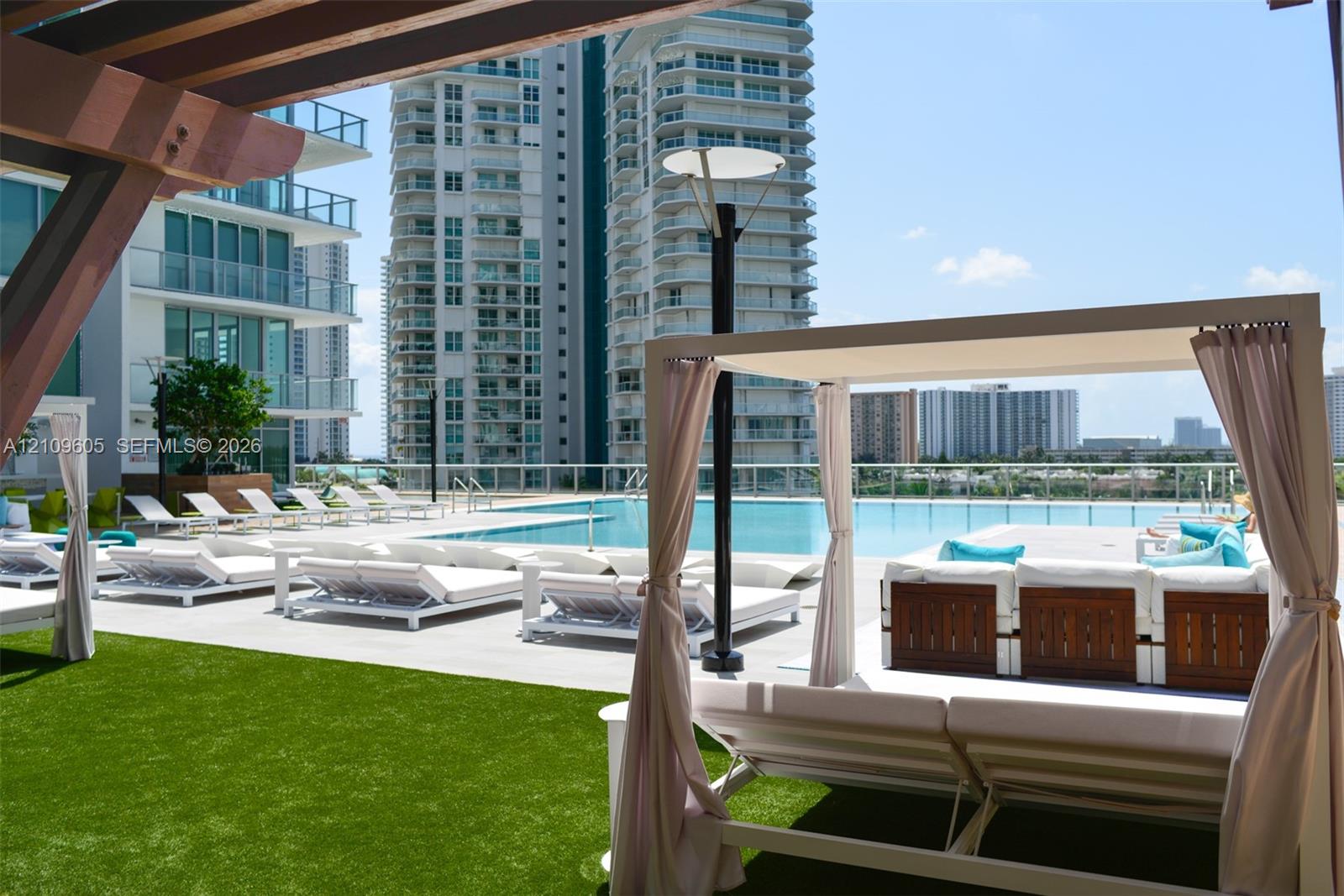 Ver detalles 4-906 2 / 3 1524 sq. ft. $ 2026-10-20 0 foto