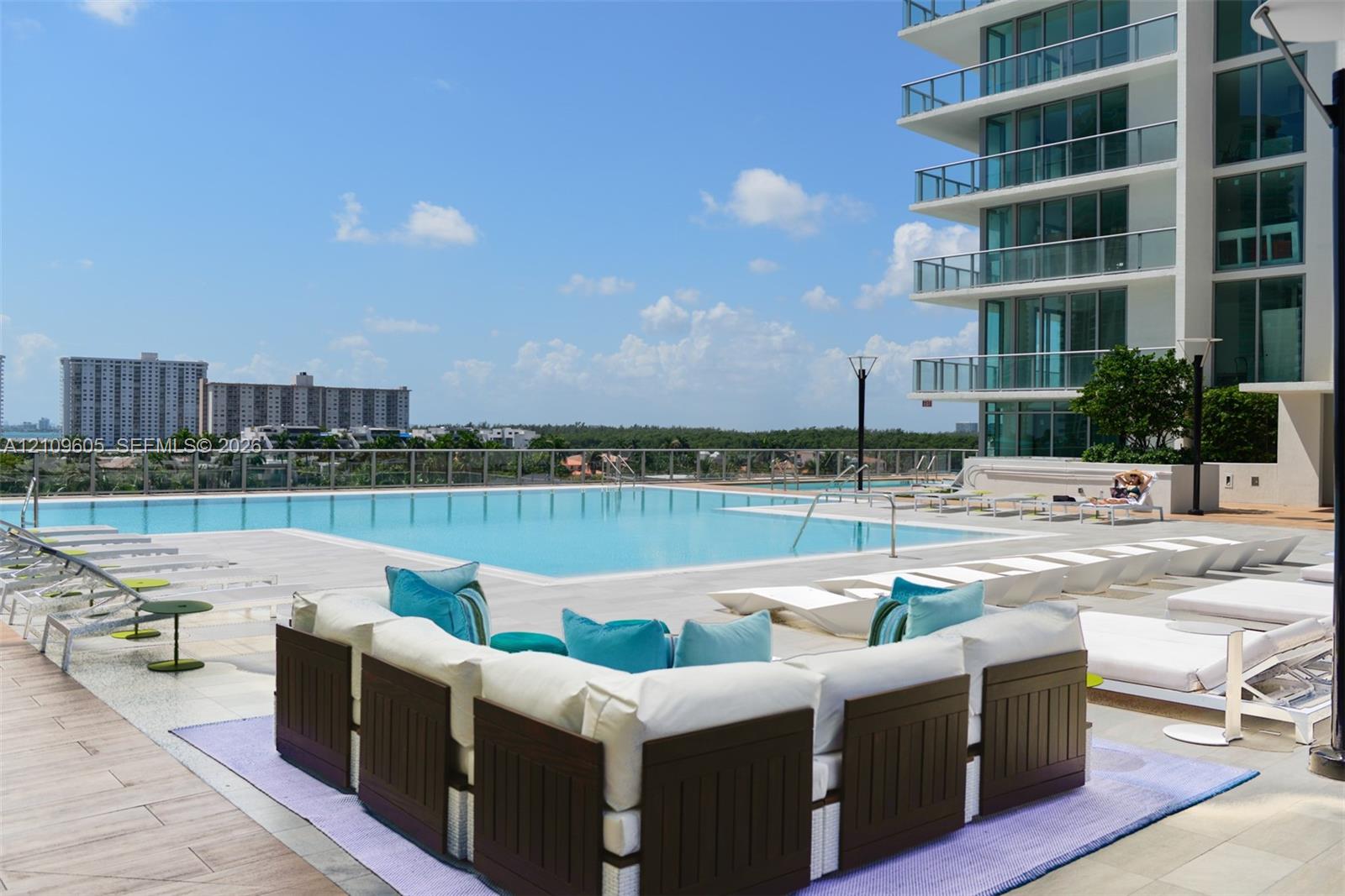 Ver detalles 4-906 2 / 3 1524 sq. ft. $ 2026-10-20 0 foto